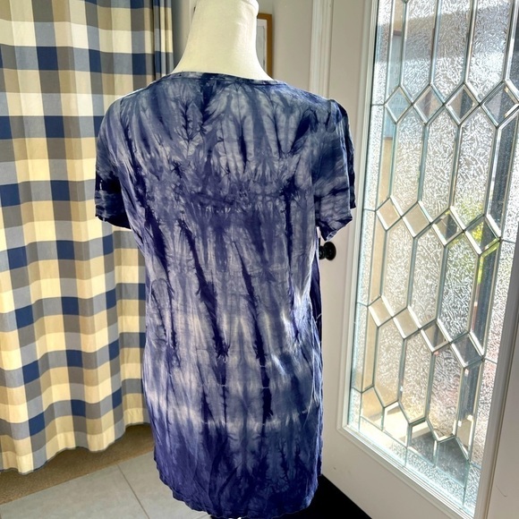 Charlotte Russe:Women Blue Tie Dyed shirted front loose fit top.  Size L  NWT - Picture 3 of 10